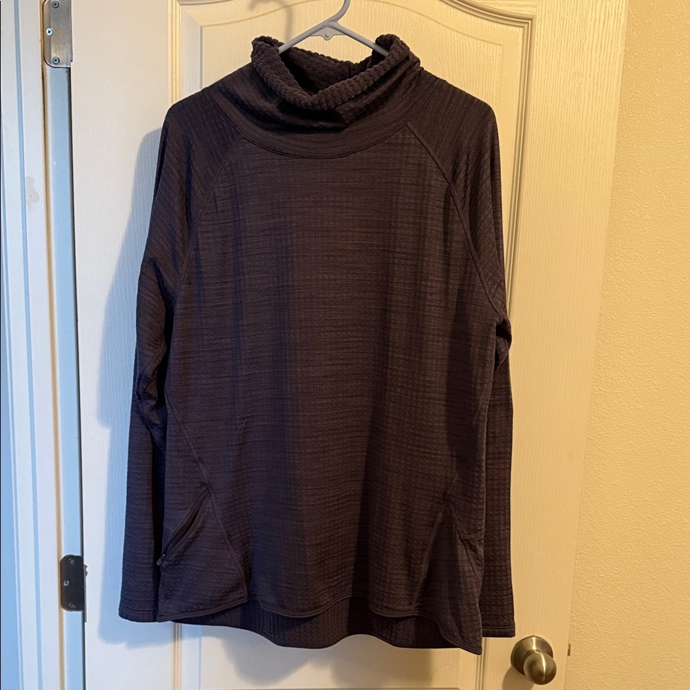 406. Champion Textured Blue/Purple turtleneck Activewear size XL